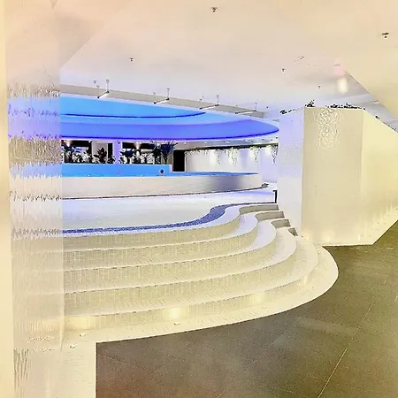 Luksusowy Z Widokiem, Basenem I Sauna Hanza Tower דירה *